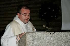 Visita del COF al vicario de las familias, D. Santiago Aparicio